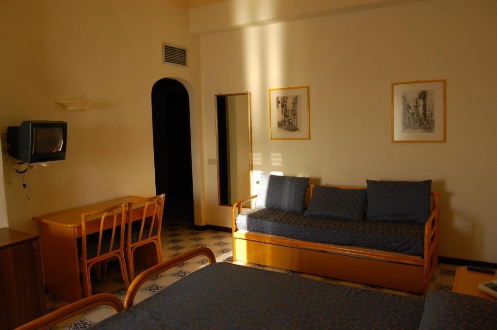 ليباري Hotel Giardino Sul Mare الغرفة الصورة